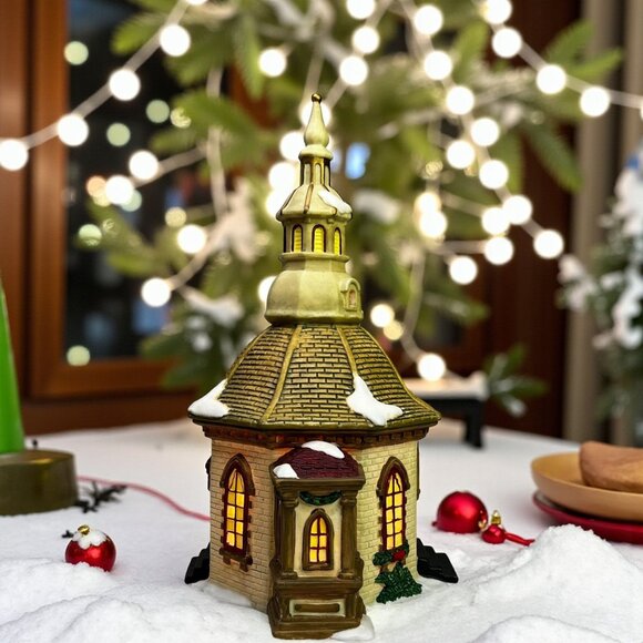 Santa's Workbench Hope Chapel Lighted Christmas Building from 1997 - Picture 1 of 9